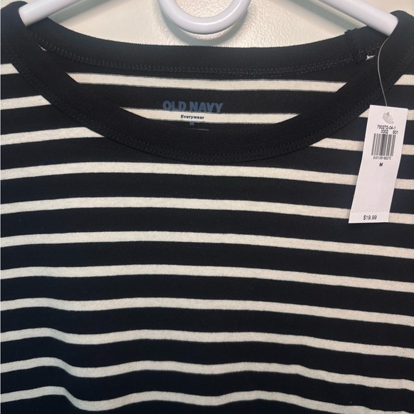 NWT Old Navy Women’s Black and White Striped Long Sleeve Tee size M - Picture 2 of 4